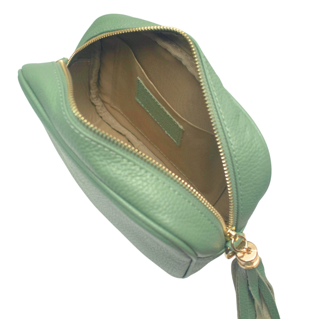 La Piccola borsa a tracolla con Cerniera Singola e Tracolla Regolabile